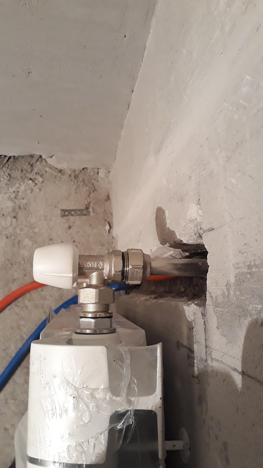 Монтаж труб Рехау