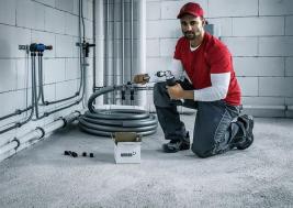 Монтаж труб Рехау