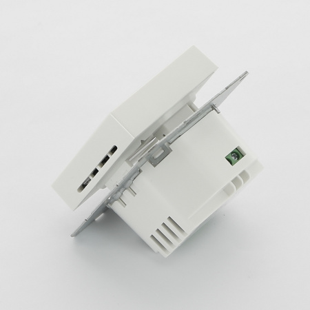 Термостат Salus комнатный встраиваемый в рамку программ. с дисплеем белый