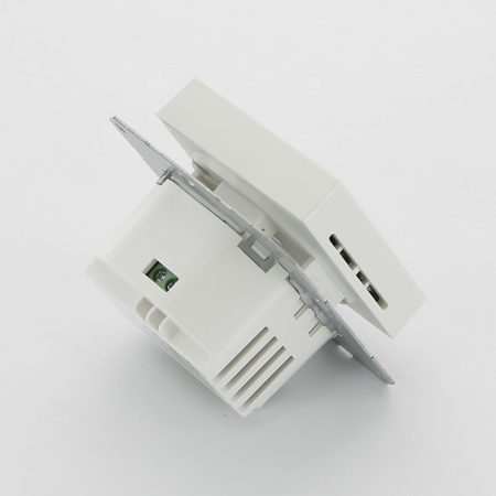 Термостат Salus комнатный встраиваемый в рамку программ. с дисплеем белый